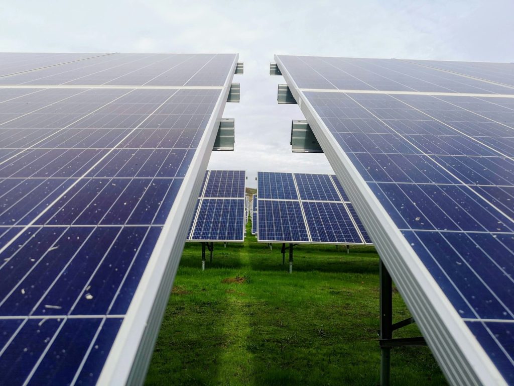 Posten blau-weißer Solarmodule